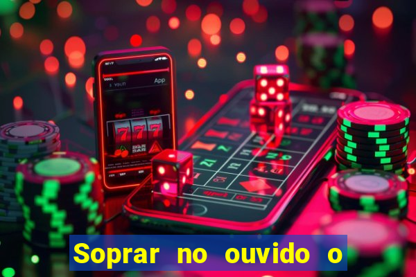 Soprar no ouvido o que significa de uma pessoa