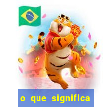 o que significa quando a luz acende sozinha