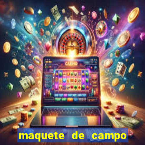 maquete de campo de futebol com material reciclavel
