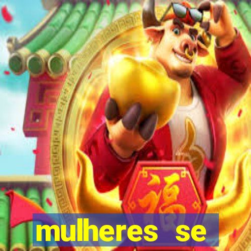 mulheres se exibindo ao vivo
