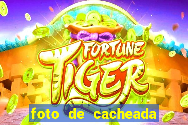 foto de cacheada no espelho