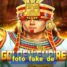 foto fake de menina no espelho cabelo cacheado